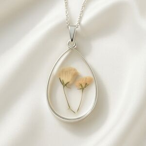 Pressed Flower Teardrop Resin Pendant Necklace – Chic Botanical Handmade Jewelry